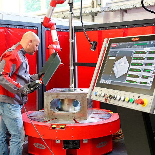 In der Compact Cladding Cell ist Platz für Komponenten mit einem Durchbesser bis maximal 1 m sowie einer Höhe von 1,4 m (erweiterbar auf 1,9 m). Sie erträgt Bauteilgewichte bis 2,5 t. (Fronius)
