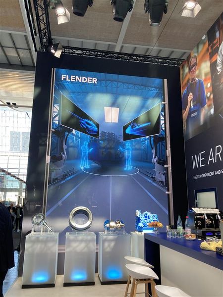 Flender präsentiert Bauteile für Marine-Anwendungen. (Bild: Dagmar Merger/VCG)