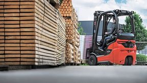 Graepel fertigt Heckdeckel und weitere Außenbauteile für die Elektro-Gegengewichtsstapler Xi10 bis Xi20 von Linde Material Handling und liefert diese montagefertig an. (Bild: Graepel)