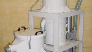 Eine Absauganlage mit dreistufigem Funken- und Flammschutz-Vorabscheider wurde von Debus entwickelt. Bild: Debus (Archiv: Vogel Business Media)