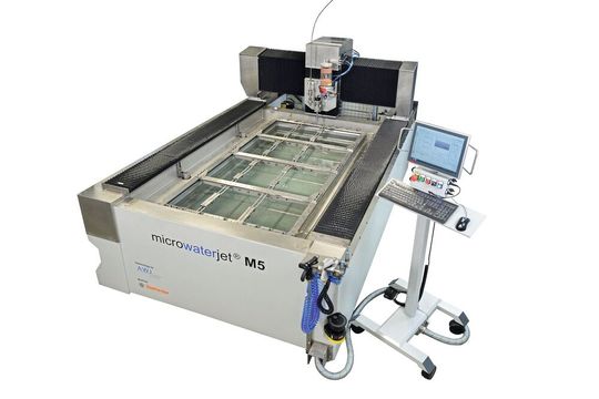 Die neue Microwaterjet M5 erreicht eine erweiterte Autonomie durch größere Arbeitsbereiche. Die neue Microwaterjet M5 erreicht eine erweiterte Autonomie durch größere Arbeitsbereiche.