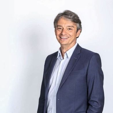 Pascal Daloz, CEO von Dassault Systèmes: „Wir werden die industrielle KI-Transformation anführen. Das ist kein kurzfristiges Ziel, sondern ein langfristiges Bekenntnis dazu, die Innovations-, Betriebs- und Wettbewerbsprozesse in der Industrie neu zu definieren.“ (Bild: Dassault Systèmes)