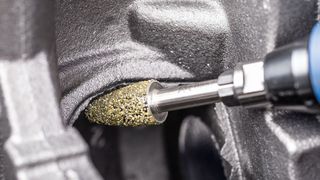 Als aggressiv und dabei dennoch langlebig, bezeichnet Pferd seine galvanisch gebundenen Diamantschleifstifte für die produktive Bearbeitung von Grau- und Sphärogussteilen. (Pferd)