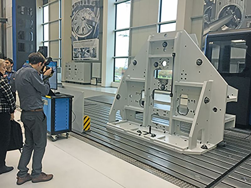 Bimatec Soraluce hat auf seiner Hausausstellung mit dem Visup 3D ein visuelles automatisertes System zum Ausrichten von Rohteilen vorgestellt. (Sonnenberg)