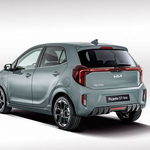 Hinten gibt es hakenförmige LED-Rückleuchten.(Bild:  Kia)