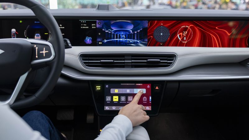 Wer sich in China bei eingeschaltetem Assistenzsystem ablenken lässt, trägt die Verantwortung. Zu diesem Ergebnis kam das „Oberste Volksgericht“.(Bild:  Togg)