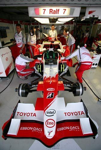 Die Präzision die ein Formel 1-Wagen aufweist, wird schon bei der Produktentwicklung festgelegt; das Panasonic-Toyota-Team entwickelt mit Catia V5 von Dassault-Systèmes. (Archiv: Vogel Business Media)