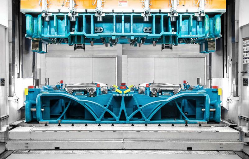 Die Großwerkzeuge wiegen bis 50 t und haben die Maße von 4,5 x 2,5 m. (Audi)