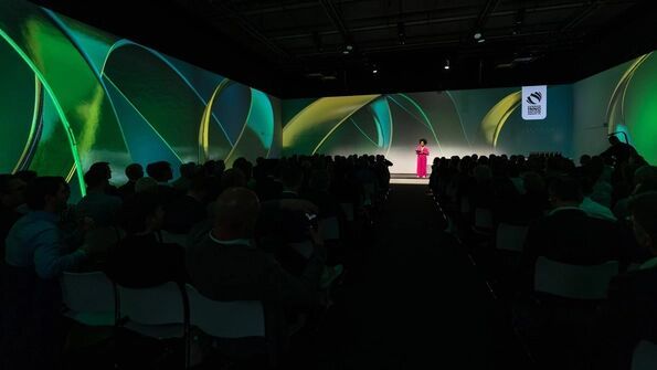 Tebis wurde für seine «SmartOps»-Technologie mit dem German Innovation Award geehrt. Die Preisverleihung fand an 12. Mai 2026 im Rahmen einer Abendveranstaltung in Berlin statt. (Bild: Grand Visions / German Design Council)