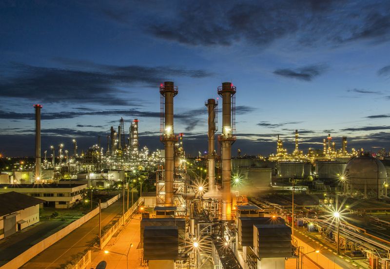 Produktionsanlagen und Industriegebäude werden heute immer kritischer auf ihre Effizienz hin überprüft. Die Grundlage jeder Effizienzbemühung sind transparente Daten. (© kawinnings/Fotolia.com)
