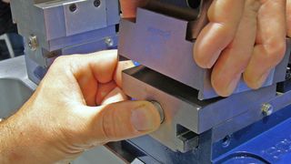 Bild 1: Backenwechsel per Knopfdruck: Die jüngste Innovation von Schunk sorgt auch bei stationären Spannsystemen für einen sekundenschnellen Backenwechsel. Bilder: Schunk (Archiv: Vogel Business Media)