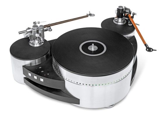 Red Dot Award 2015 - Plattenspieler Reed Muse 3C von Hersteller Tonearms.lt UAB, Litauen: Der Plattenspieler Muse 3C ist in einem massiven Aluminiumgehäuse untergebracht. Er lässt sich mit wenigen Handgriffen von Riemen- auf Reibradantrieb umbauen. Die Drehzahl des Plattentellers ist sehr gleichmäßig, da sie mit einem quarzgesteuerten System stabilisiert wird. Durch eine elektronische Einstellhilfe, die Abweichungen von der Horizontalen in zwei Ebenen misst, kann der Plattenspieler beim Aufstellen ohne zusätzliche Werkzeuge präzise ausgerichtet werden.  (Bild: Red Dot)