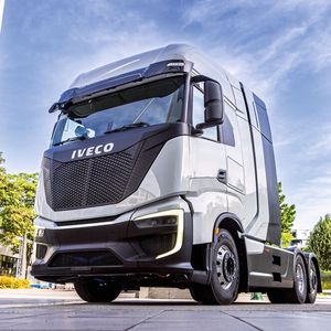 Pilotkunde in Sachen Wasserstofftechnik von Bosch ist das US-Unternehmen Nikola mit seinem Brennstoffzellen-E-Lkw. Dieser soll noch im dritten Quartal an den Start kommen.(Bild:  Bosch)