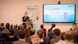 Ministerialdirektorin im Ministerium für Wissenschaft und Gesundheit in Rheinland-Pfalz, Katharina Heil, richtete das Grußwort an die Teilnehmenden der Veranstaltung. (Bild: © Institut für digitale Gesundheitsdaten RLP)