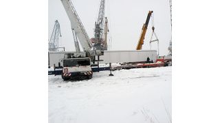 Beim Transport italienischer Konstruktionsteile mit 100 t Stückgewichten über den Ural herrschte sibirische Kälte. Bild: Arnold (Archiv: Vogel Business Media)