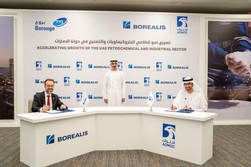 The 6.2-billion-dollar investment agreement was signed by His Excellency Dr. Sultan Ahmed Al Jaber, UAE Minister of Industry and Advanced Technology and Adnoc Managing Director, and Group CEO and Thomas Gangl, Borealis CEO. (© Abu Dhabi Government Media Office)