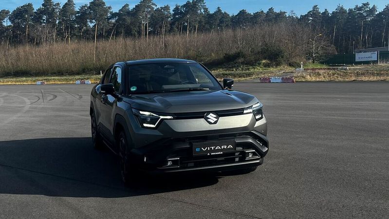 Steht unmittelbar vor seinem Produktionsstart: der Suzuki E-Vitara.(Bild:  Simon – VCG)