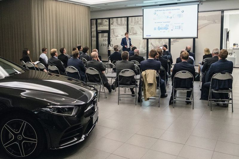 VEHO-Manager Nicholas Zaeske stellt die Mobilitätsstrategie des Unternehmens vor.  (Bild: Hostnik)