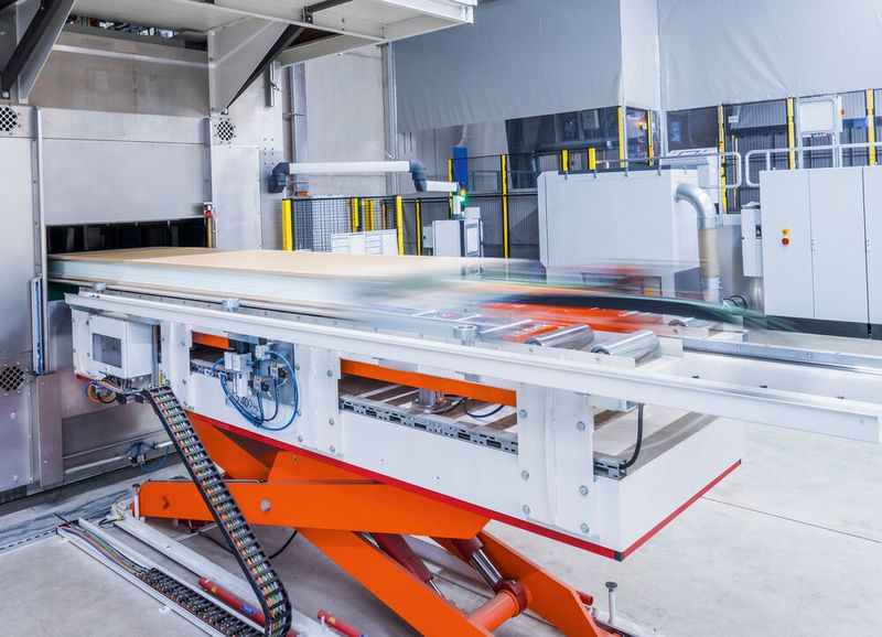 Am Standort Selters überlässt Schütz Composites auch nichts dem Zufall, weshalb man stets in neue Prozesse, Anlagen oder Modernisierungen investiert. Das sichert am Ende nicht nur die Lieferfähigkeit für Cormaster-Wabenprodukte ab. (Bild: Schütz)