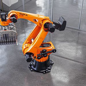 Der KR Fortec ultra PA spielt in der Schwerlastklasse. Er kann in verschiedenen Branchen eingesetzt werden.(Bild:  Kuka)