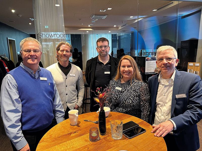 (v. l.) Georg Hess (CyCognito), Timo Jobst (Corelight), Alexander Röhlich (CyCognito), Klarissa Baumgarten (Nuvias) und Markus Sachs (macmon) (Bild: VOGEL IT-MEDIEN GMBH)