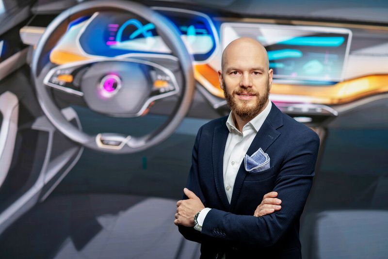 Peter Olah ist zum Leiter des Interieur-Designs bei Skoda berufen. Nach Abschluss seines Studiums an der Slowakischen Technischen Universität in Bratislava gründete Peter Olah ein Designstudio bevor er sich im Jahr 2002 dem Volkswagen Konzern anschloss. Er arbeitete zunächst im Skoda Design Studio und stieg hier zum Senior Designer auf. Parallel schloss er seine Promotion ab und wurde nach seiner Habilitation zum Dozenten an der Slowakischen Technischen Universität berufen. 2006 wechselte Olah nach Potsdam zum Volkswagen Group Design Center Europe und befasste sich mit Projekten für verschiedene Volkswagen Konzernmarken. 2007 kehrte er zu Skoda zurück und arbeitete anschließend als Design-Projektmanager.  (Bild: Auto-Medienportal.Net/Skoda)