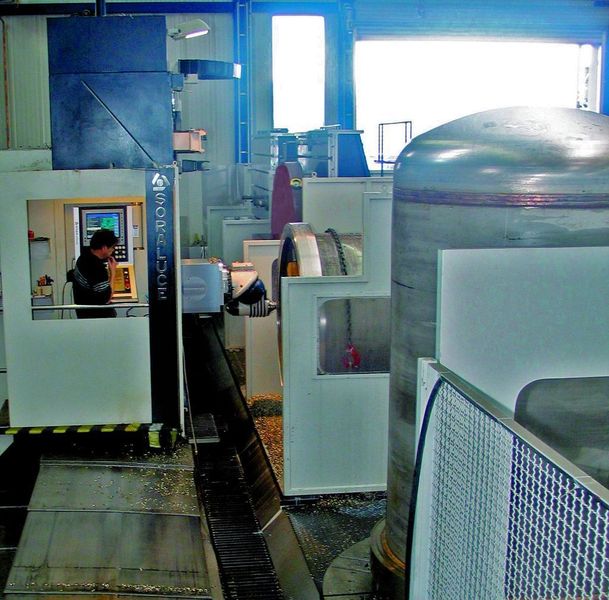 Wenn der gesamte Verfahrweg von 12000 mm zur Bearbeitung nur eines Werkstückes nicht genutzt wird, arbeitet die Maschine nach dem Pendelverfahren an vier Arbeitsstationen. (Archiv: Vogel Business Media)