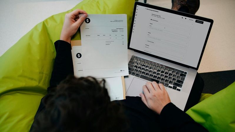 Achtung: Unternehmen, die an Endkunden Rechnungen per Mail verschicken, sollten auf eine geeignete Verschlüsselung achten. Sensible Daten müssen auf jeden Fall geschützt sein.(Bild:  Foto von SumUp auf unsplash.com)