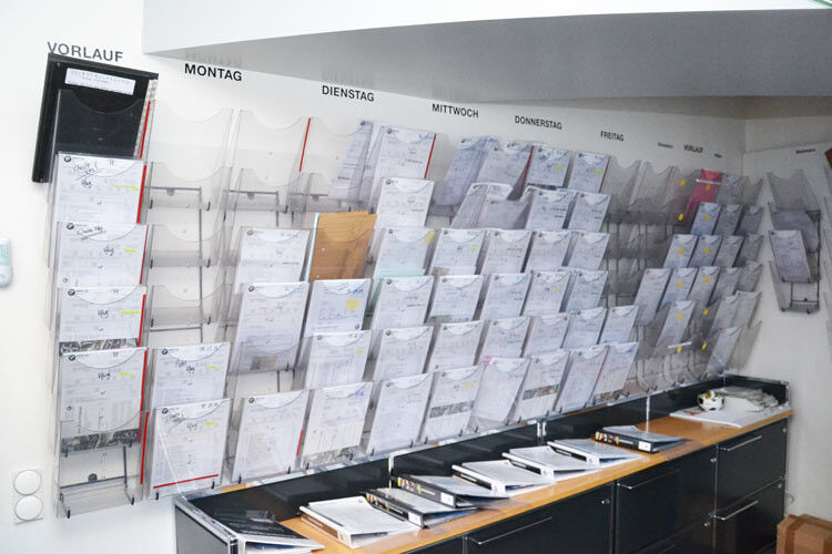 Die Aufträge für die gesamte Autohausgruppe werden von der Zentrale aus gesteuert. (Foto: Michel)