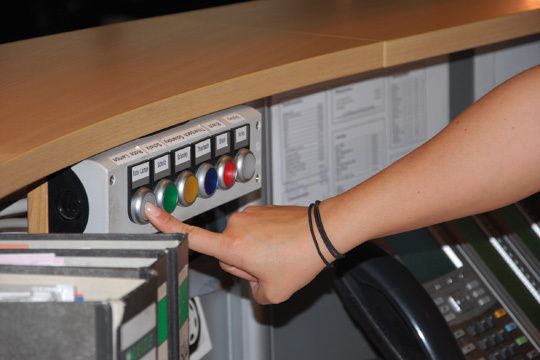 Die so genannte „Lichtorgel“ spielt bei  PS Union eine wichtige Rolle. Per Knopfdruck kann die Empfangsdame beispielsweise damit den zuständigen Serviceberater informieren, wenn sein Kunde das Autohaus betritt. (Archiv: Vogel Business Media)
