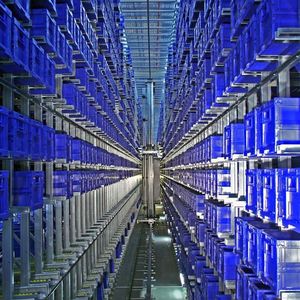 Beide Distributionszentren verfügen über ein automatisches Kleinteilelager.