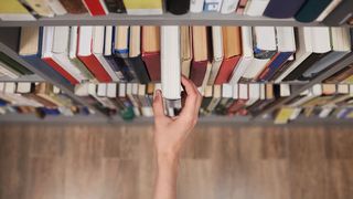 Wissenschaftliche Veröffentlichungen mithilfe von KI? Es gibt Verlage, die das durch ihre Vertragsklauseln erschweren (Symbolbild). (Bild: © Seventyfour - stock.adobe.com)