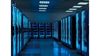 Das ist der Blick in ein modernes Rechenzentrum. Solche Anlagen braucht es immer mehr, weil KI-Anwendungen und andere digitale Funktionen nach Rechenleistung schreien. Deutschland will nun bei der Neuinstallation solcher Rechenzentrem kräftig aufs Gaspedal treten ... (Bild: Datistec)