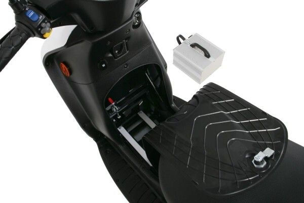 Der Elektroroller Go! S1.4 von GOVECS mit Wechselbatterie (GOVECS)