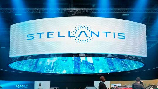 Zig Milliarden weniger! Die Folgen der Entscheidung von Donald Trump, die Elektrautostrategie zu ändern, kommt nach Ford und General Motors nun auch Stellantis schmerzlich zu spüren ...(Bild:  Stellantis)