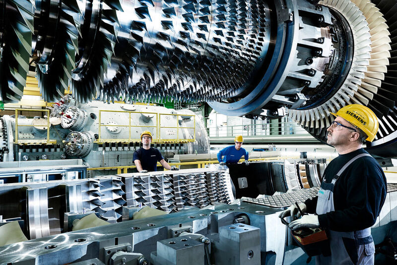 Paradebeispiel 1: Im Siemens Gasturbinenwerk in Berlin werden Additive-Manufacturing-Methoden zur Komponentenherstellung genutzt. Das Bild zeigt den Rotor einer SGT5-8000H Gasturbine. (www.siemens.com/presse, Fotograf Jens Göhrlich)