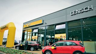 Die Autohausgruppe Lensch & Bleck wird im ersten Halbjahr 2023 Teil der Dello-Gruppe. Im Bild der Lensch-Neubau in Preetz von 2018. (Bild: Lensch-Gruppe)