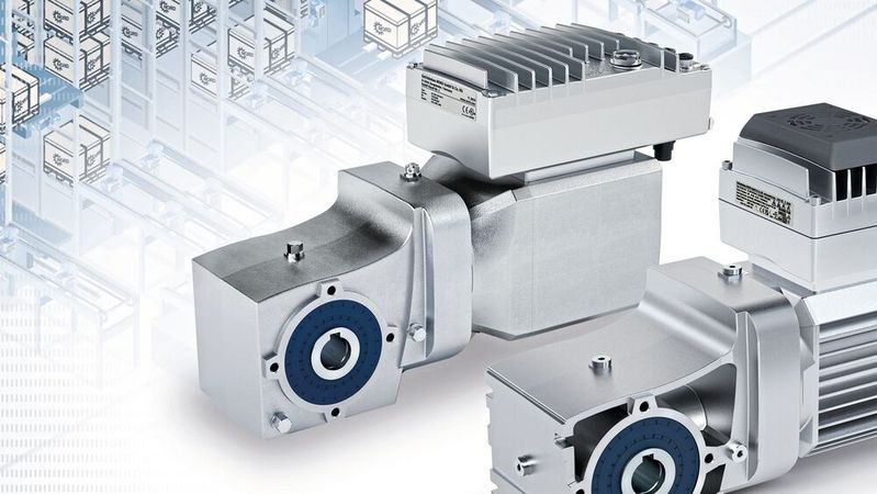 Wirtschaftliche Lösung für die Anforderungen der horizontalen Fördertechnik im Warehouse-Bereich: IE5+ Synchronmotor und der dezentrale Frequenzumrichter Nordac On.(Bild:  NORD DRIVESYSTEMS)