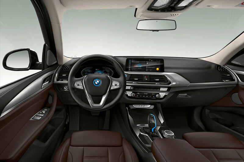 Dass der iX3 elektrisch fährt, ist auch im Innenraum nur an Details zu erkennen. (BMW)