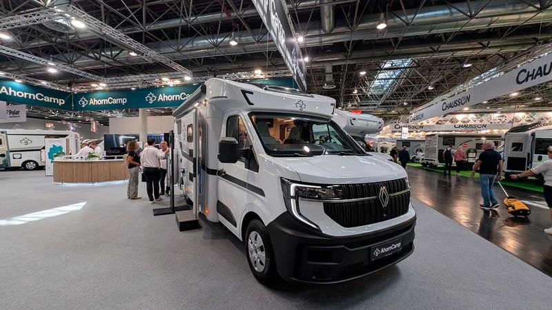 Ahorn Camp präsentierte auf der Messe beispielsweise eine neue Reisemobilbaureihe auf Basis des Renault Master. Sie umfasst neun Wohnmobile und zwei Campervans.  (Bild: Mauritz – VCG)