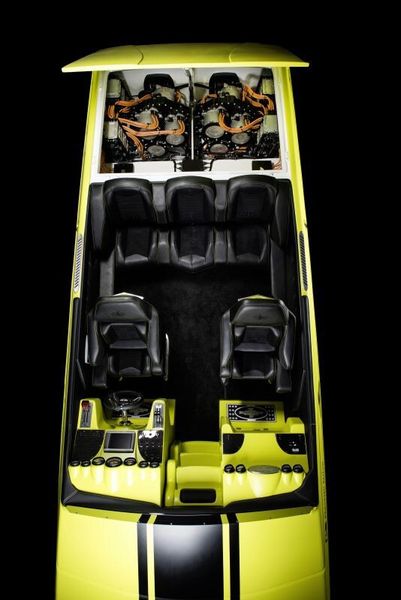 In der Konzeptstudie „Concept Cigarette AMG Electric Drive“ kommen zahlreiche Komponenten des SLS AMG Coupé Electric Drive zum Einsatz. Das Powerboat fasziniert mit einer Leistung von 1656 Kilowatt und einem maximalen Drehmoment von 3000 Newtonmetern. (Daimler)