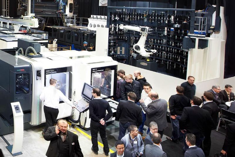 Flexible Automation: In der Automation-Area zeigte Gildemeister kundenspezifische Lösungen für die Serienfertigung. (Bild: DMG)