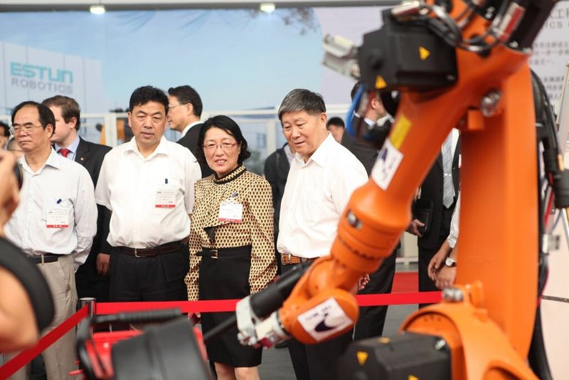 Auch hochrangige politische Delegationen kamen zur Messe. (Bild: AMB China)
