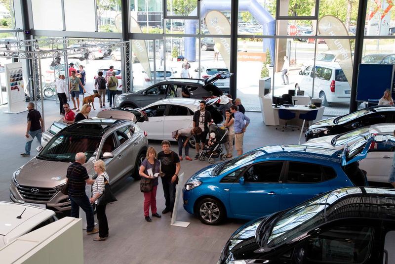 1.500 Besucher nutzten die Eröffnungsfeier, um sich ein Bild des neuen Hyundai-Autohauses zu machen. (Foto: TG Automobile)