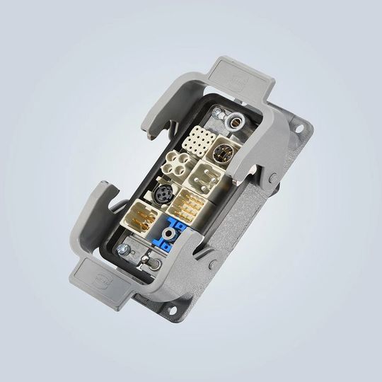 Der Steckverbinder Han-Modular ist bestückt mit 8 Domino-Cubes anstelle von 4 Standard-Modulen.(Bild:  Harting)