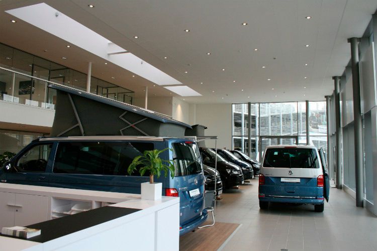 Blickfang für die Kunden ist der VW-Bus T6 in unterschiedlichen Varianten. (Foto: Volkswagen Automobile Stuttgart)