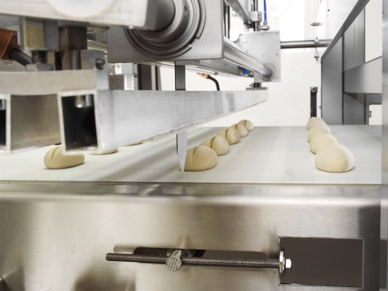 Bild 9: Stanz-Biegemaschine von Kemper (Bild: OWL)