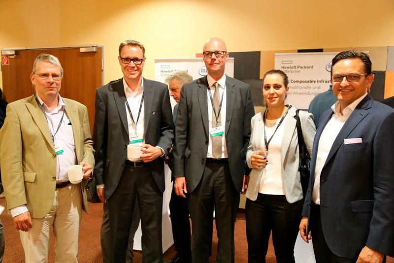 (v.r.n.l.): Gerry Steinberger (HPE), Nicolina Zapulla (HPE), Gerd Feuchtmeyer (FRITZ & MACZIOL), Jens Köstering (HPE) und Helmut Rosenbaum (FRITZ & MACZIOL) (HPE)