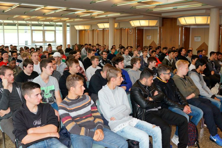 Volle Reihen beim Starter-Tag der Kfz-Innung Region Stuttgart. (Innung)