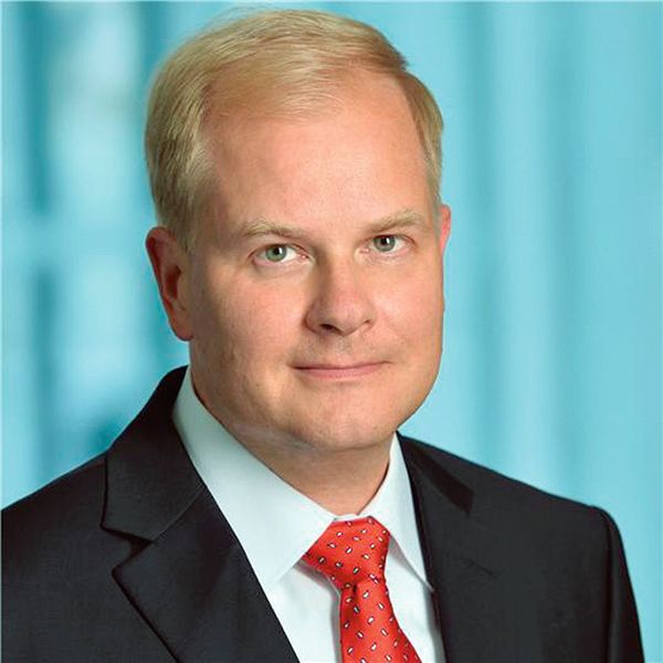 Pekka Tiitinen, Leiter der ABB-Division Industrieautomation und Antriebe: „Neue innovative Sensoren von ABB machen jetzt aus ,dummen’ Motoren intelligente Geräte, die ihren Wartungsbedarf selbst melden. Millionen von Motoren erhalten damit Zugang zum Internet der Dinge.“ (Bild: ABB)
